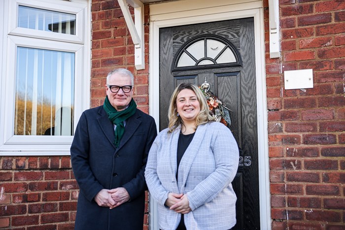 Richard Parker, Mayor of the West Midlands, with Holly Farmer one of thousands of local people whose homes are being upgraded to modern energy efficiency standards as par of a major investment by the West Midlands Combined Authority (WMCA)